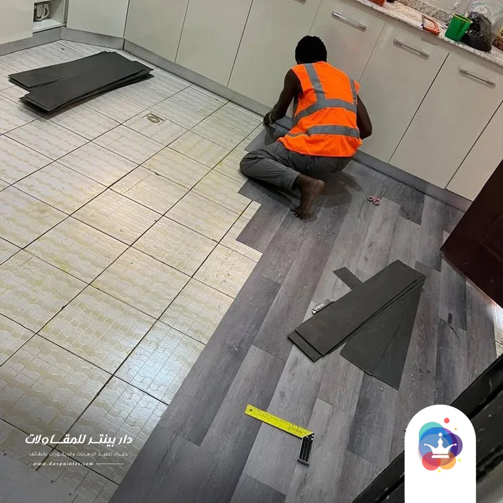 فني تركيب باركيه بحي الريان بالطائف